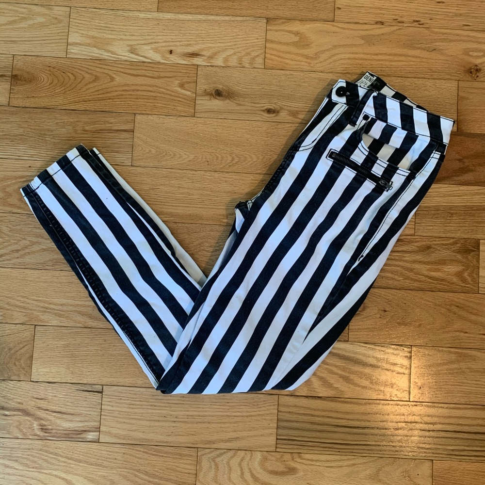 🖤Black and White Stripped Jeans🖤